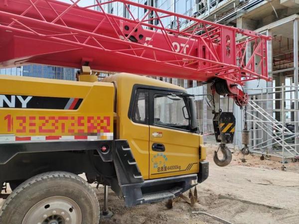 90% Près de 2019 550t 55t Cran de camion d'occasion Cran hydraulique Équipement de construction Orange Vente