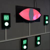 Pared Interactiva Esconde Pulsa el botón Número de recuento Luz LED Activar el juego Ojos Malvados