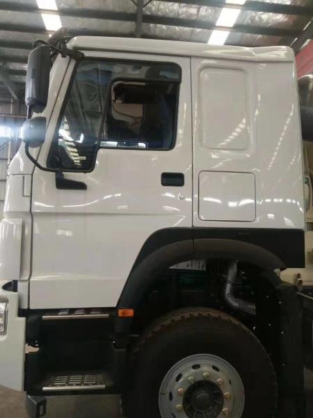6*4 10m3 Mobile HOWO Concrete Mixer Truck Machine For Construction Works