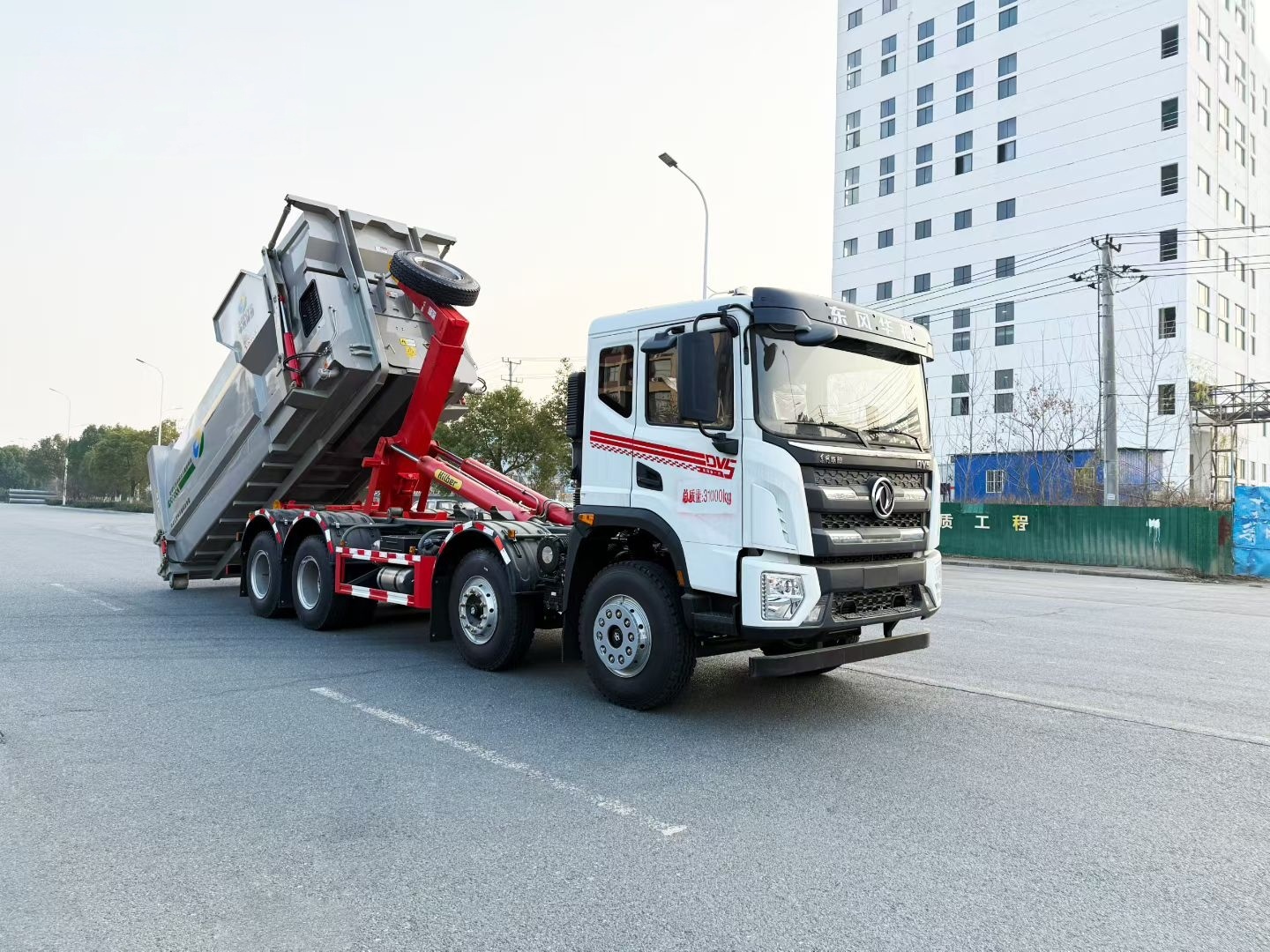 Dongfeng 8x4 Heavy Duty Roll-off Garbage Truck 30 Ton Hook Lift Truck
