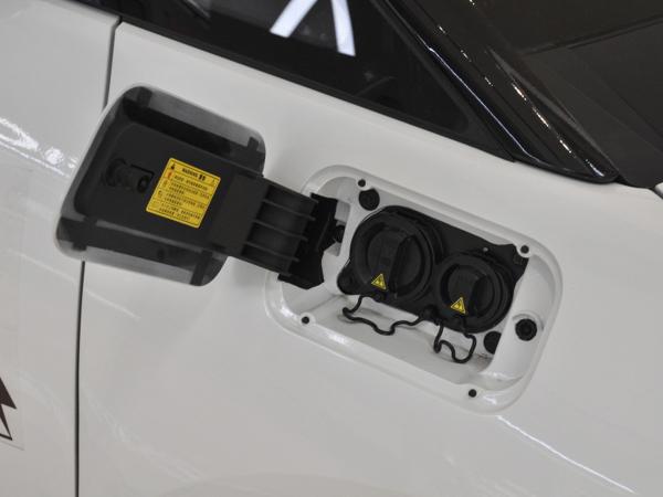 Street Legal Electric Vehicle With 2.521m Long Wheelbase 3 Kinds Of Battery Range