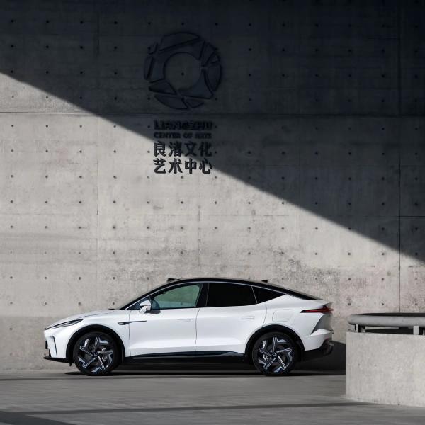 2023 Feifan R7 Electric SUV 250kW Automatic Driving With Range 642KM