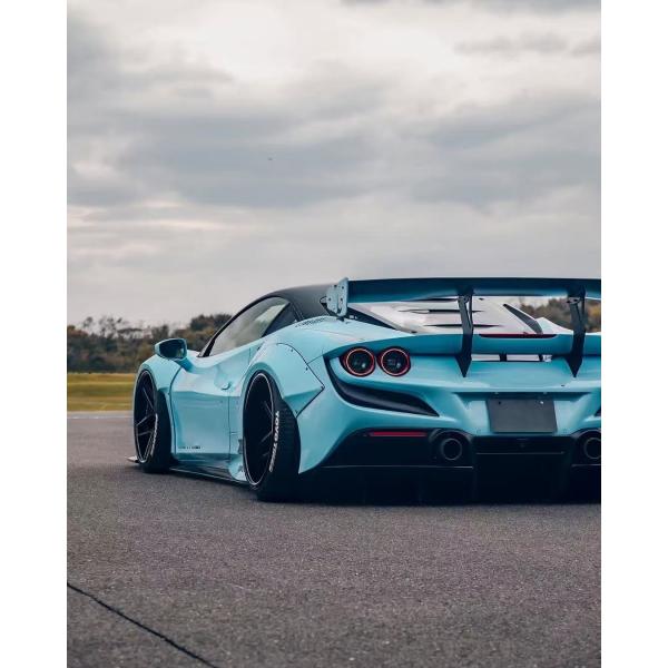 F8 Ferrari Auto Body Kit LB Style Spoiler en fibre de carbone bleue large de la lèvre