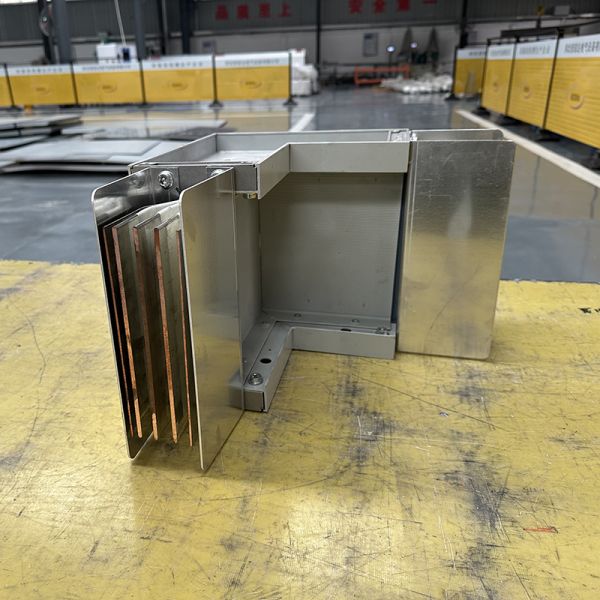 Barre omnibus dense 1600A personnalisée, ignifuge, isolée, basse tension, de type fermé, triphasée, à quatre ou cinq fils, avec jeu de barres enfichables en cuivre