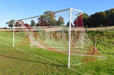 Polyethylene Striped Soccer Net Knotted Square 120mm Mesh