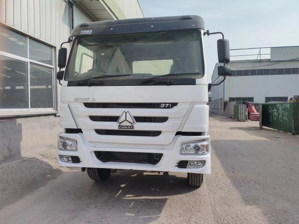 Right-Hand Drive Sinotruk Tractor Truck 6*4 White Color 6800*2496*2950mm Seats ≤5