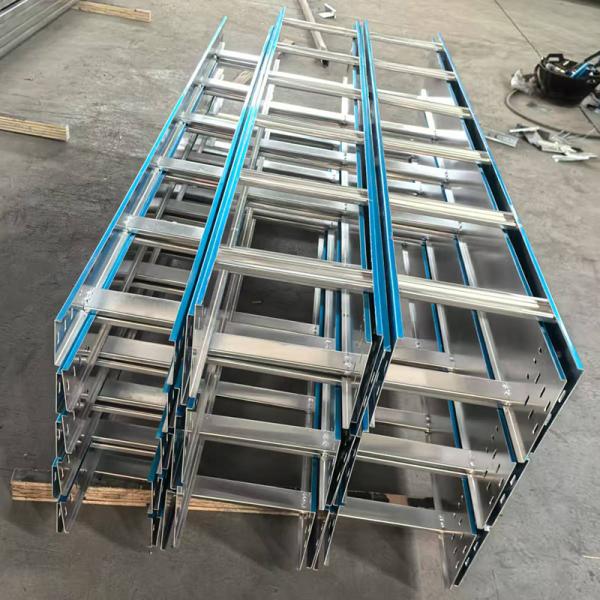 Résistance à la corrosion élevée Trough type plateau de câble alliage d'aluminium d'argent pour l'industrie