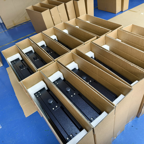 32 Inch 1920x1080 HD Outdoor LCD Display with 50000~100000hours Lifespan for Digital Signage