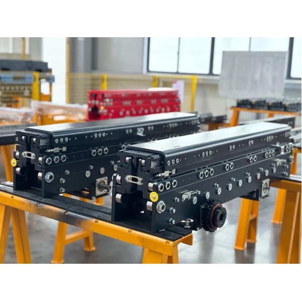 1400 X 1400 X 1500MM Pallet Telescopic Fork Pallet Lifting Forks 50m/Min