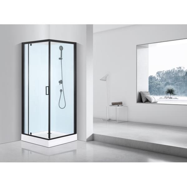 Шкляная душевая кабина с черной задней стеной и высотой подноса 15 см