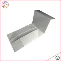 Boîte pliable d'emballage de cadeau de carton en ivoire avec envelopper le sac