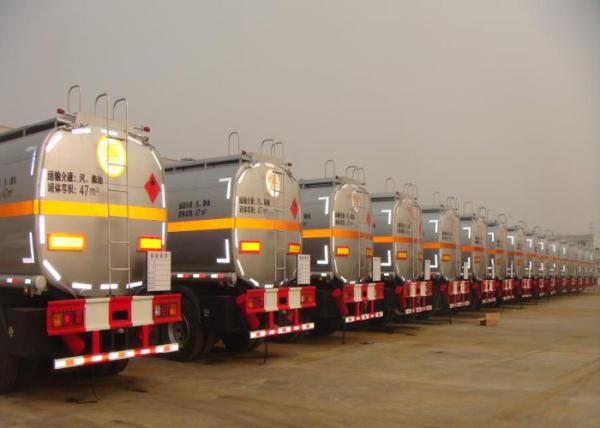 High Strength 3 Axles 50 Tons 60CBM Oil Tanker Semi Truck With Trailer
