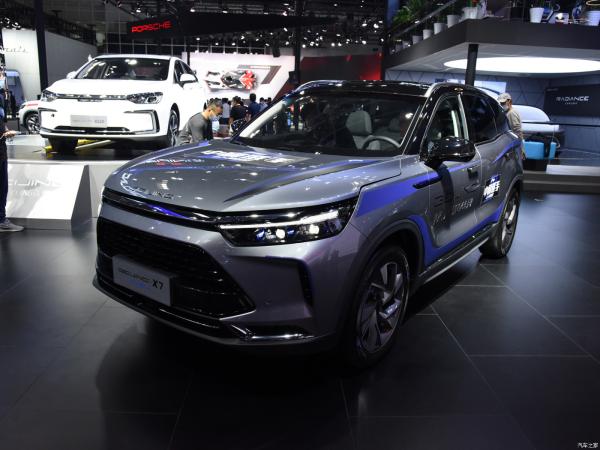 124KW Total Motor Power Baic Beijing X7 PHEV Plug in Hybrid SUV Car with Left Drive