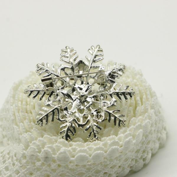 Silver Snowflake Fashion Brooch Pin Inlaid Pearl Crystal Diamond 4.5cm Size