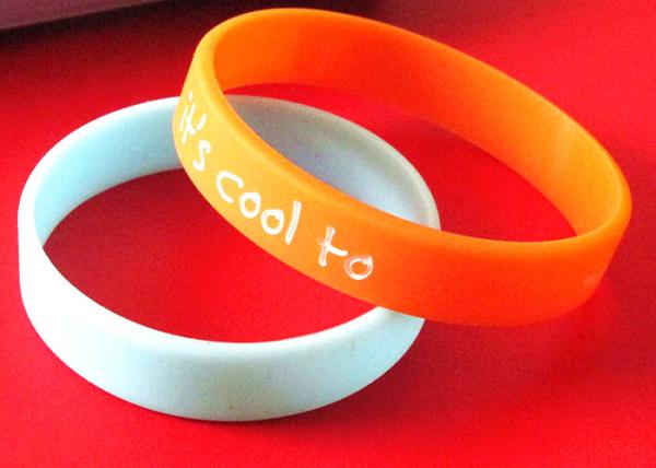 3 Strips Football Fans Custom Silicone Rubber Wristbands Easy To Carry