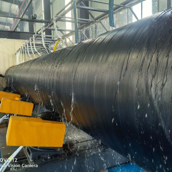 Rigid Polyurethane Foam Spraying and PE Spiral Winding Insulated Steel Pipe Line