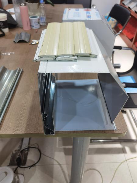 Sistema de controlo PLC de máquina de porta de rolos de aço e alumínio 220V Voltagem