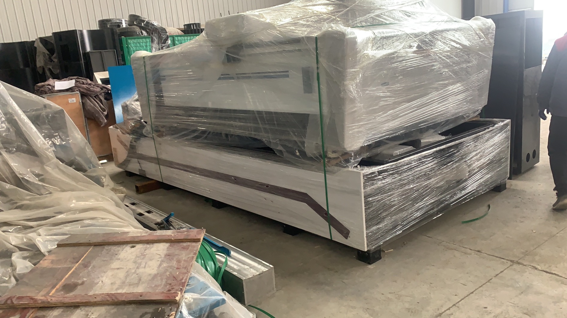 Автомат для резки лазера волокна 3000W 3015 водяного охлаждения для алюминиевого листа