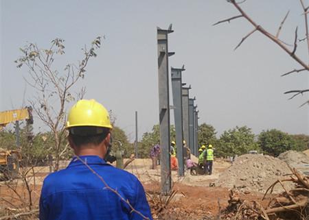 O projeto de pouco peso do armazém da construção de aço fabrica com carga de vento de 90km/H