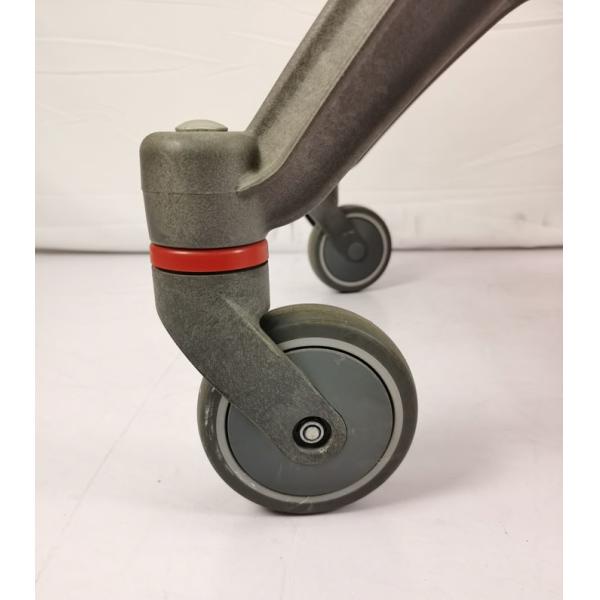 Легковес вагонетки корзины супермаркета пластиковый с пластиковым ODM OEM раздела