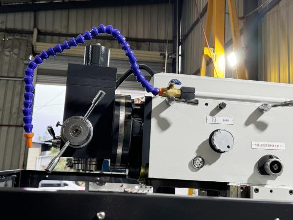 4 Axis Vertical CNC Milling Machine XKH8140A Small Mold Processing CNC Manual Universal Tool Milling Machine