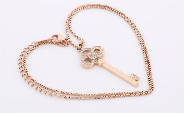 Boutique Stainless Steel Necklace Key Diamond Necklace Female Fashion Jewelry Key Pendant Necklace