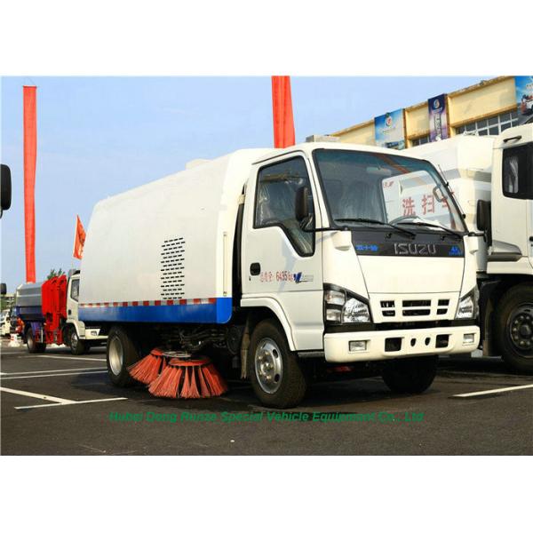 Outdoor Vacuum Isuzu Road Sweeper Truck / Urban Street Road Cleaning Vehicle