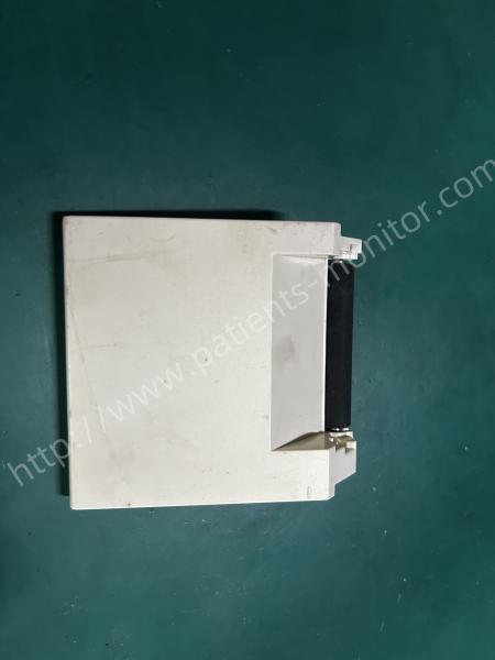 Nihon Kohden ECG-6951E Portada de la impresora con montaje de plástico en rodillos