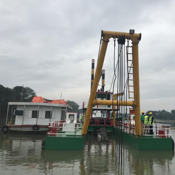 High Extraction Accuracy River Sand Dredger Hydraulic System 500 Tons Load Weight