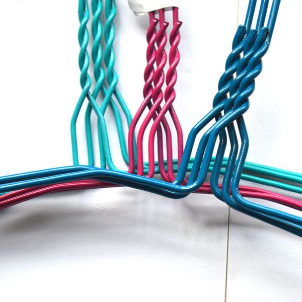 Standard Coated Steel Wire Hangers Rust Proof Clothes Hangers Suitable for Commercial Laundry and Retail Environments
