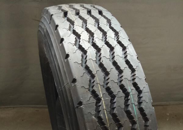 8.25R20 Long Mileage Travel Coach Tires Excellent Grip Performance Black Color