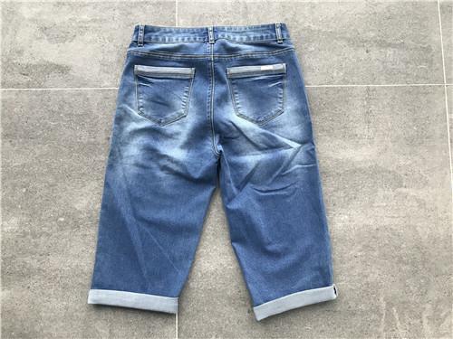 Medium Wash Pull On Denim Jeans , Womens Bermuda Jeans With Soft Gold Trims TW81108