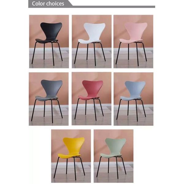 Pierna rústica del metal de los Pp que cena apilable negro nórdico colorido de las sillas