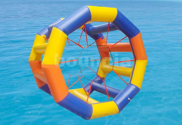 Roda inflável colorida do rolo da água para o parque da água