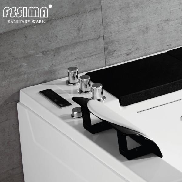 A banheira do redemoinho da cachoeira do diodo emissor de luz 6 pés faz massagens termas luxuosos anda em umas cubas