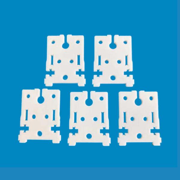 Огнеупорность 3,6 г/см3 95% Алюминиевая керамическая плита настраиваемая имеет много форм