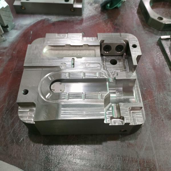 Процесс формования на основе 48-60HRC для производств из промышленных пластмасс