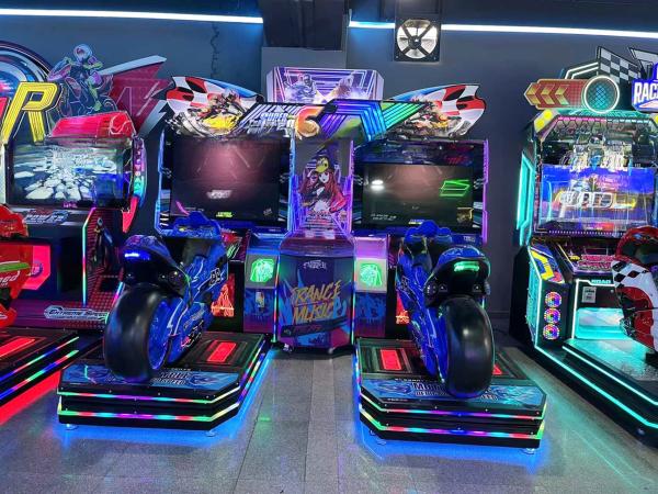 Coin Pusher HD 2 Player Racing Arcade Machine Motorbike Arcade Machiner 400W