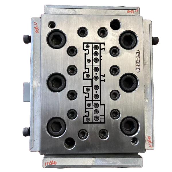 PVC Extrusion Mould for Plastic Skirting Baseboard Profile WPC Extrusion Equipment