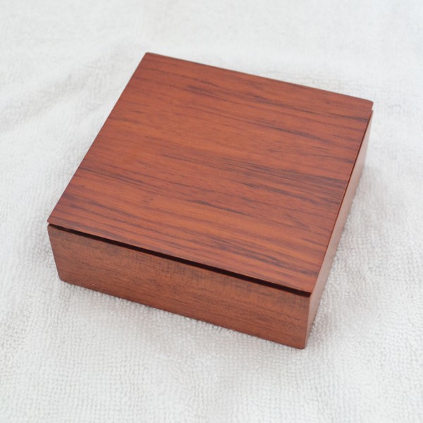 Handmade Customized Single Wooden Coin Box in Timber Varnishing Handling