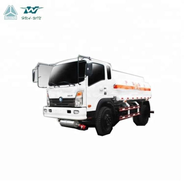 Good Performance 4*2 SINOTRUK 8000 Liters Fuel Tank Truck Oil Tanker Truck