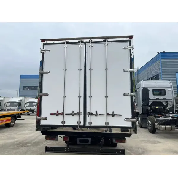 18t Isuzu Refrigerated Truck for Efficient Seafood Shipping 18t Isuzu 4X2 Refrigerated Truck Seafood Transport Truck Insulated Truck Fresh Meat Transport Truck