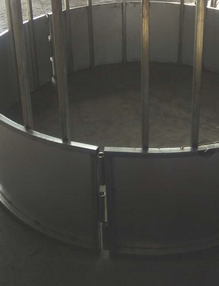 Dia 1.8m Metal Equine Round Bale Feeder Hay Rings For Cattle corrosion proof