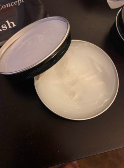 Прическа на основе масла на основе глины и воды