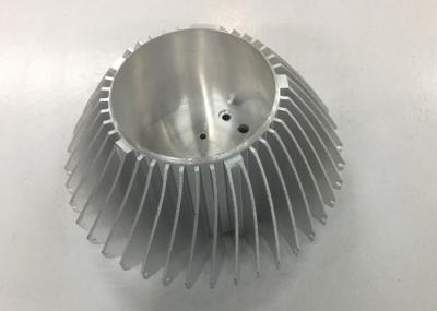 Metal de anodização expulsando do CNC que carimba o radiador de alumínio de prata do refrigerador do processador central das peças