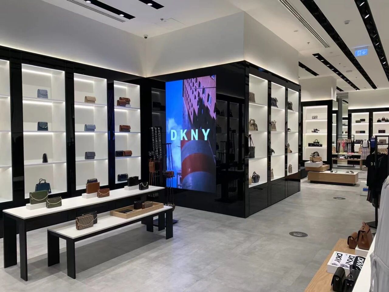 High Definition High Refresh Lightweight Flexible High Performance Indoor LED Display