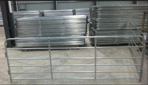 Smooth Surface Cattle Yard Panels , Lightweight Livestock Panels Anti Broken