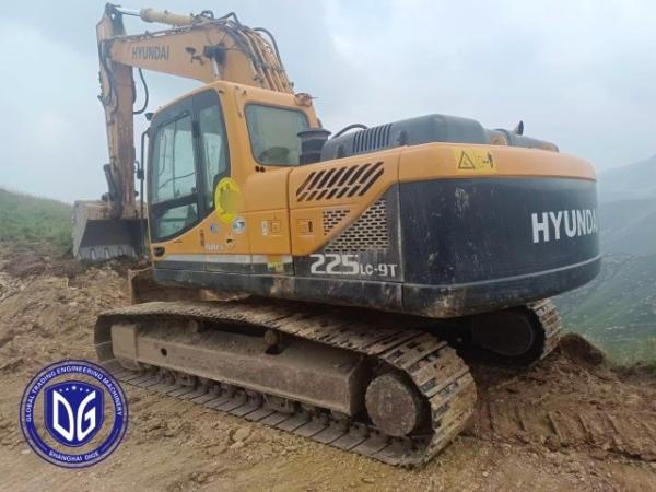R225LC-9T Used Hyundai Excavator 22.5 Ton Flexible Operation Excavator
