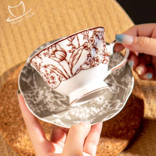 Элегантная керамическая чашка и тарелка для кофе