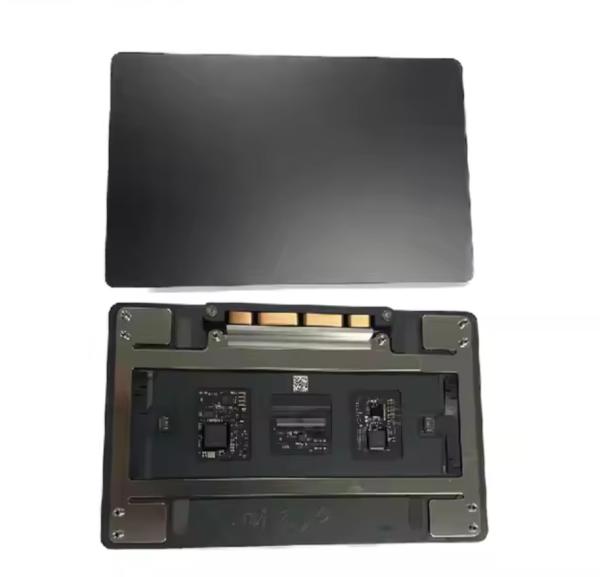 Le pavé tactile pour le MacBook Pro 16 2024, M4 Pro, EMC8895, A3403